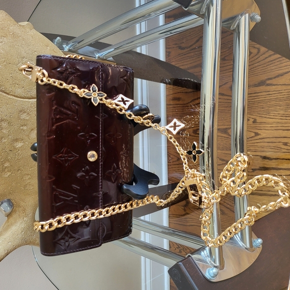 Louis Vuitton Amarante Vernis Sarah Wallet w/COA. - Picture 13 of 13